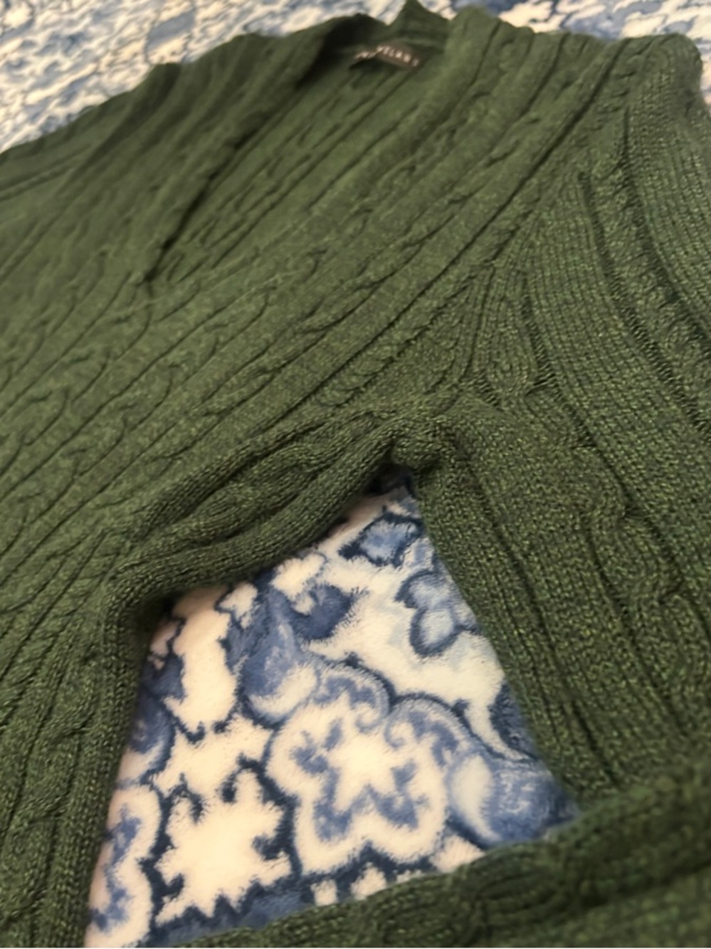 ANTONIO MELANI Dark Green Cable-Knit V-Neck Sweater - Picture 3 of 6